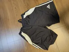 adidas 黒 ハーフパンツ
