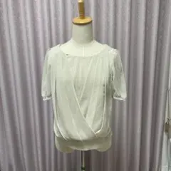 アイボリーベージュ半袖ブラウスのサムネイル