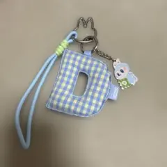 POPMART ラブブ　チェック柄 D型キーホルダー うさぎチャーム付き
