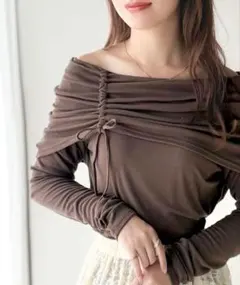 classicalelf オフショルリボンカットソー モカ M トップスのサムネイル