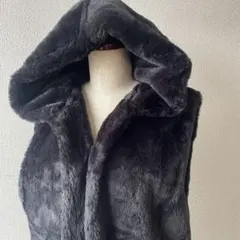 新品! グレイル　フード付きブラックリアルファーベスト