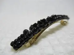 ブラック色（カット玉・丸玉）のビーズ　ブラック色のビーズ付　メタル系細いバレッタ