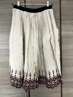 リゼッタ　刺繍入りベージュロングスカートのサムネイル
