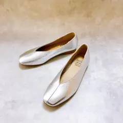 Recipe レシピ Vカットフラットシューズ シルバー 22.5のサムネイル