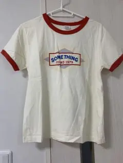SOMETHING 半袖 Tシャツ Mサイズ ホワイト レッドのサムネイル