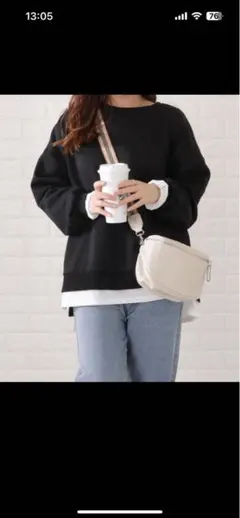 レザー調リングモチーフボディバッグ