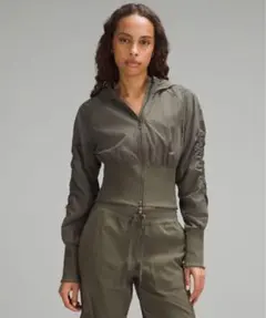 Lululemon オリーブグリーン フード付きジャケットのサムネイル