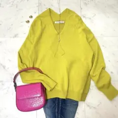 美品 ガリャルダガランテ Vネック 濃いイエロー アンゴラ入り 薄めニット