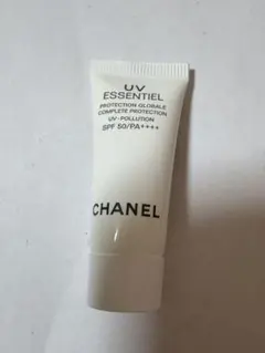 CHANEL エサンシエル コンプリート 日焼け止め SPF50/PA＋＋＋＋のサムネイル