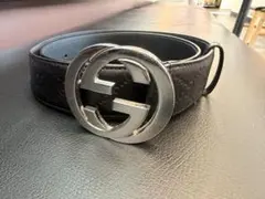 Gucci ブラックレザーベルト Gロゴバックル