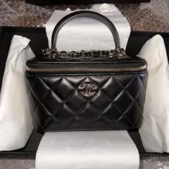 CHANEL ブラック キルティングバッグ