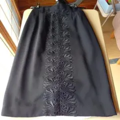 刺繍入り黒スカート11号