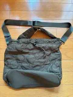 リブインコンフォート　オリーブグリーン キルティングショルダーバッグ