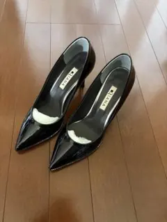 DIANA 黒　エナメルパンプス　23.5cm