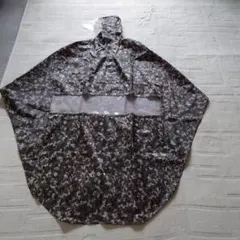 迷彩柄のポンチョ自転車のレインコート