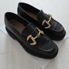 H&M　黒の厚底ローファー　36のサムネイル