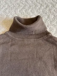 ユニクロ　メリノタートルネックセーターブラウンMサイズ