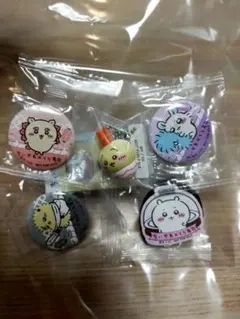 ちいかわ　くら寿司　うさぎフィギュア　缶バッジ＆マグネット