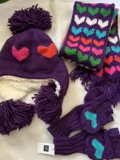 ＧＡＰ　紫色ハート柄ニット帽・マフラー・手袋セット M