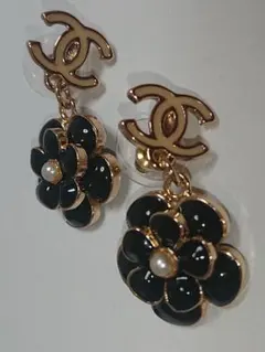CHANEL ノベルティ ピアス カメリアモチーフ