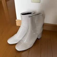 ザラ　ZARA レディース　ホワイトショートブーツ