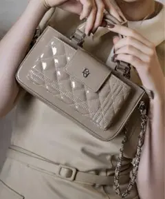 Riu Enamel quilting phone bag ショルダー riu Enamel quilting phone bag ブラック - メルカリ