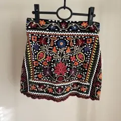 ZARA WOMAN 刺繍スカート　S