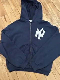 AKIMBO ネイビー フード付きパーカー ロゴ付き AKIMBO CLUB NY NOODLE ZIP-UP HOODIE パーカーの通販 by RAM shop｜ラクマ