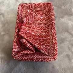 赤い幾何学模様の和装用バッグ