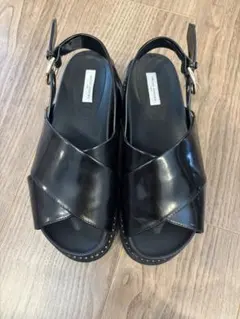 UNITED ARROWS クロスストラップサンダル ブラックのサムネイル