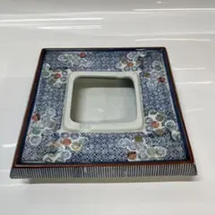美品　有田焼 花柄 四角形の灰皿のサムネイル