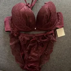 パープルブラジャー