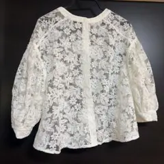 フーズフーチコ 花柄レースシャツ バルーンスリーブ