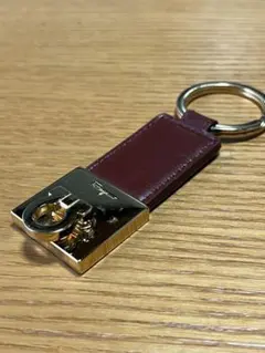 フェラガモ　キーリング　ワインレッド　ゴールド