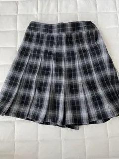 ユニクロ　GIRLS チェックプリーツミニスコート