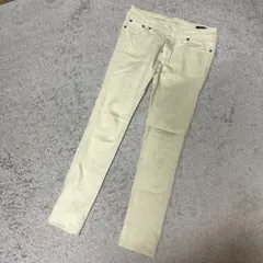 クリーム色 スキニーパンツ