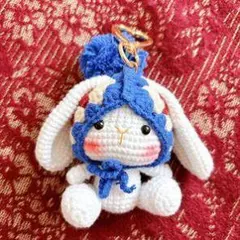 ウサギのあみぐるみ キーホルダー付き