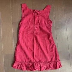 赤いノースリーブワンピース