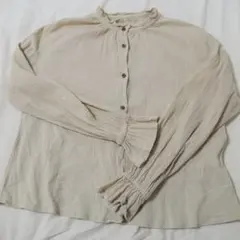 【earth music&ecology】ベージュブラウス　淡色