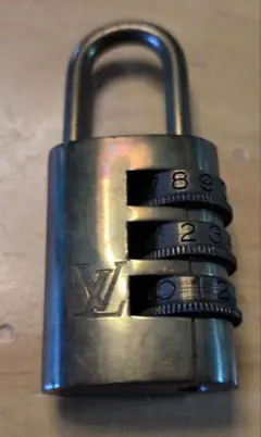 LOUIS VUITTON ダイヤル式ロック 3桁