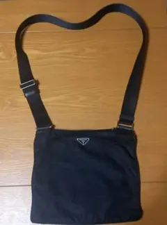 PRADA ブラック ショルダーバッグ　難あり