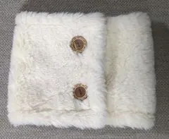 アイボリー フェイクファー スヌード 木製ボタン