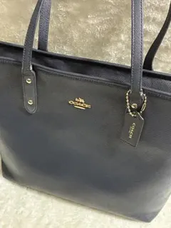 美品　COACH ネイビービジネストートバッグ チャーム付き