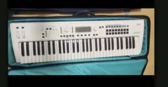 KORG KROSS2-61 SCホワイトシンセサイザー 本体とケースのサムネイル