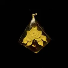 207遺品整理品　ペンダントトップ　鼈甲？　ベッコウ？　花　薔薇　ヴィンテージ