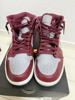 NIKE AIR JORDAN1 MID