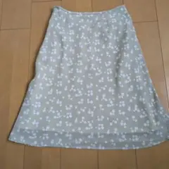 Feel　and　Ease　花柄スカートのサムネイル