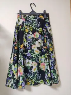 クイーンズコート 花柄 フレアスカートのサムネイル