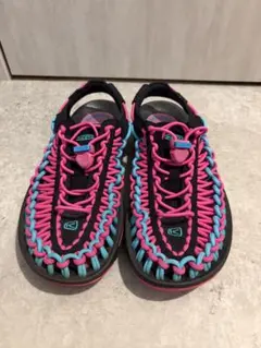 KEEN サンダル 編み上げデザイン ブラック/ピンク/ブルーのサムネイル