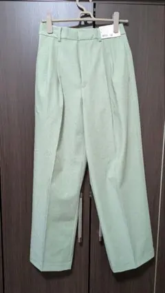 ●新品●　タックワイドパンツ ユニクロ　サイズМ